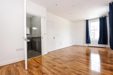 Flat Quex Road in Greater London