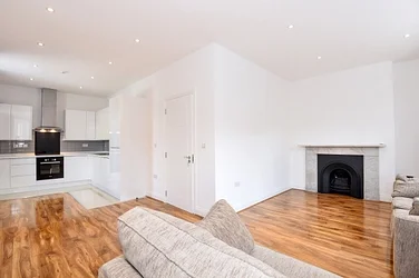 Flat Quex Road in Greater London
