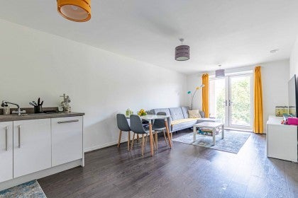 Flat Elstree Way in Hertsmere