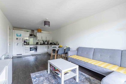 Flat Elstree Way in Hertsmere
