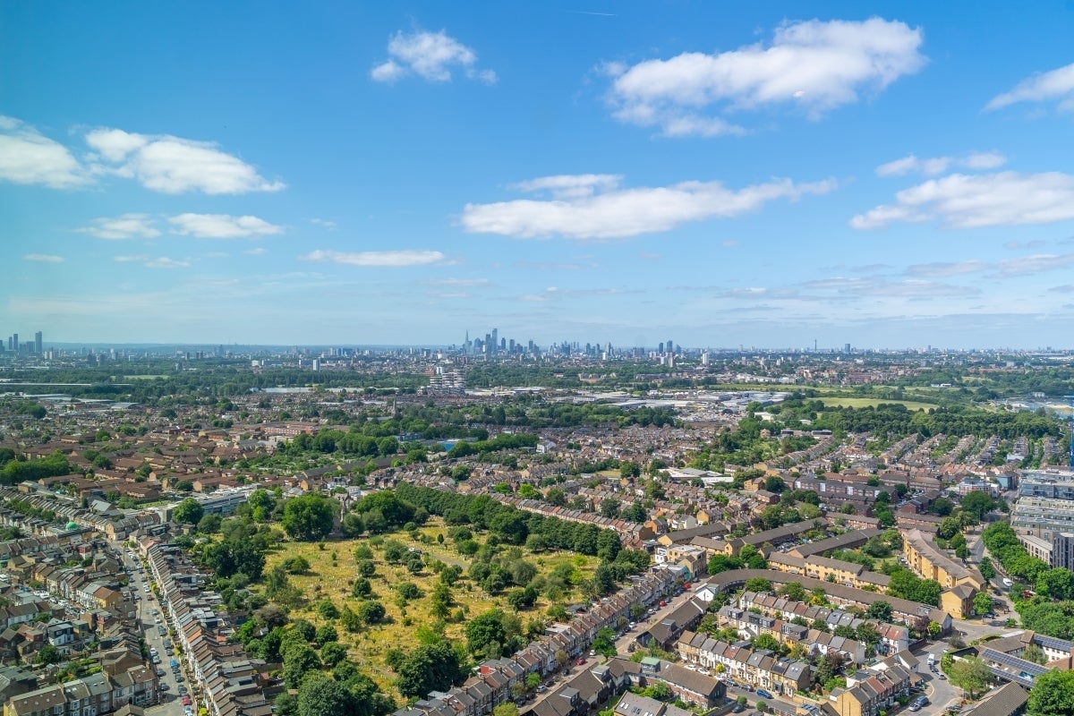 Flat Erskine Road in Greater London