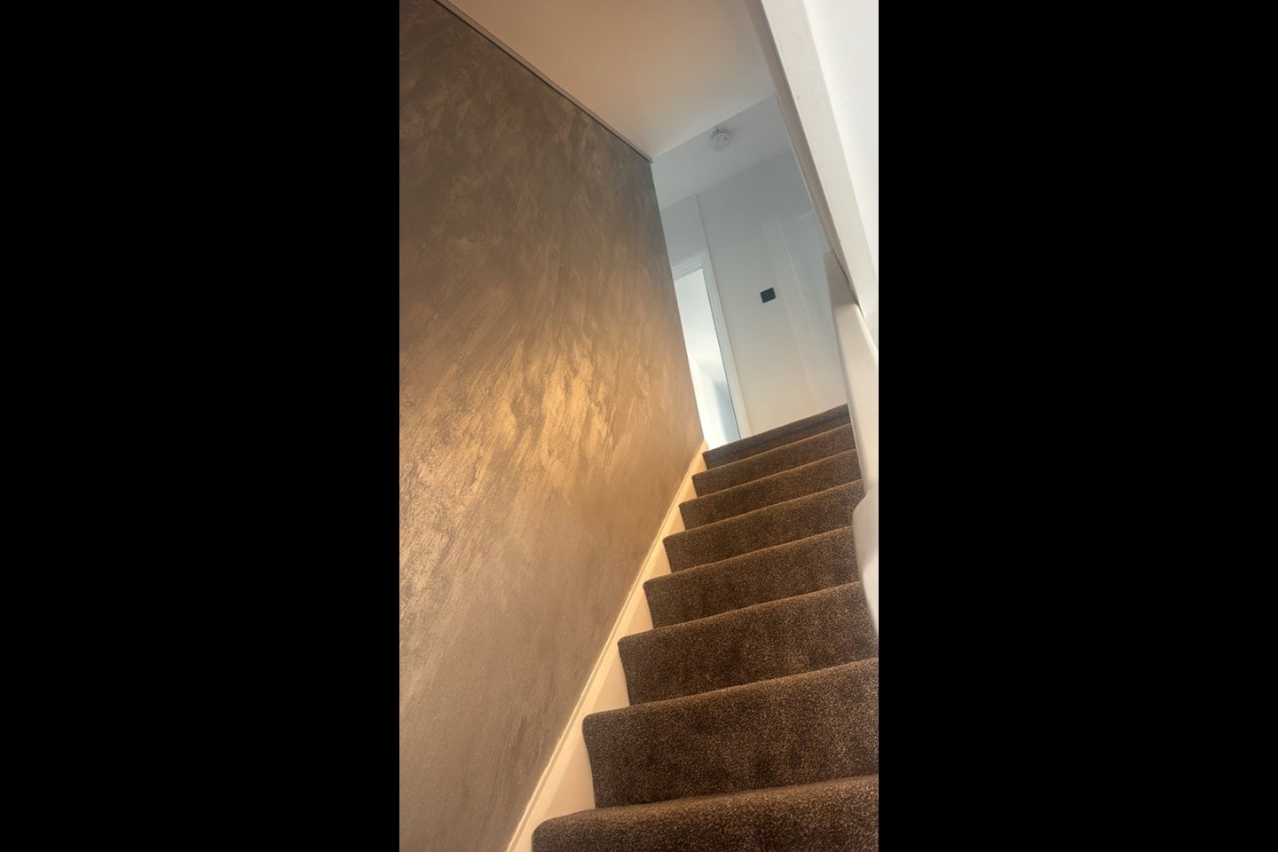 Flat Sweeney Crescent in Greater London