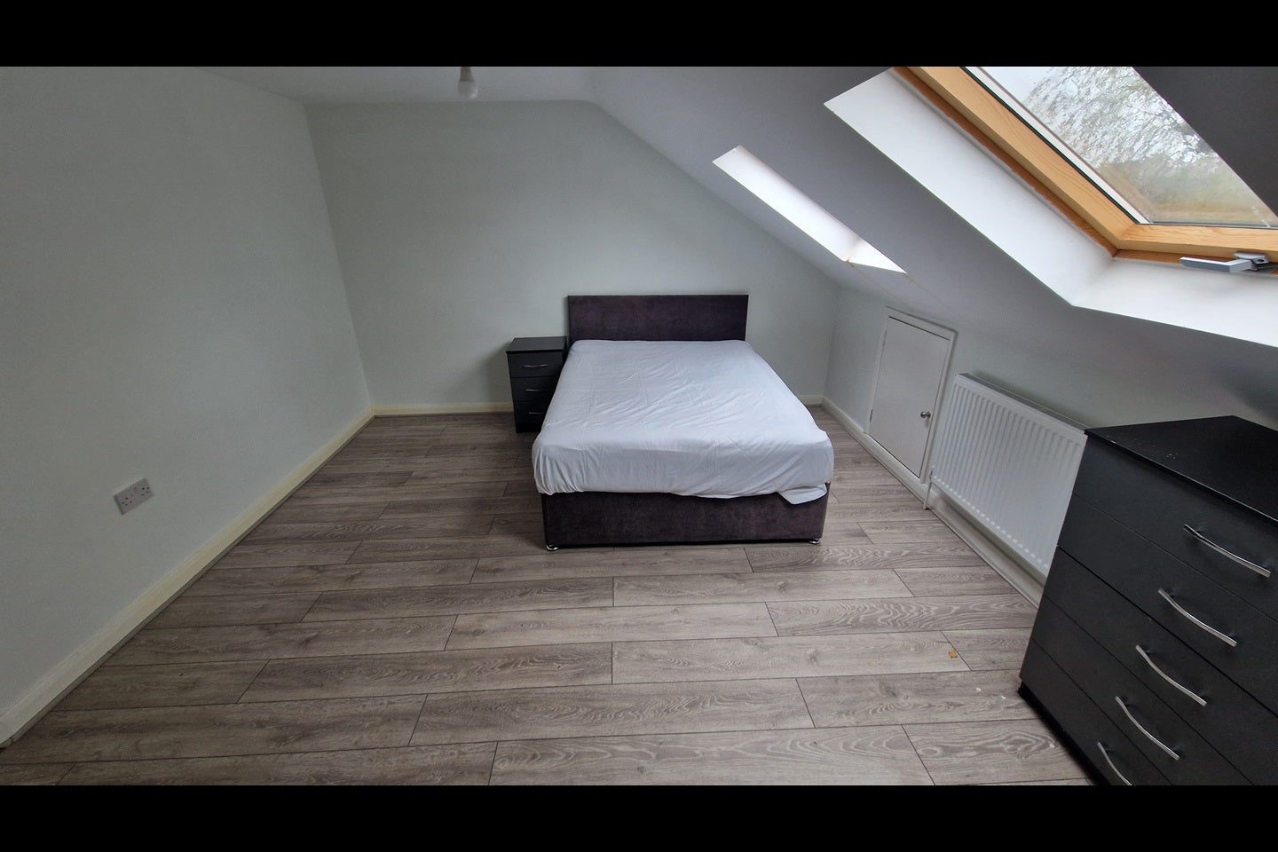 Room Cobham Road in Greater London