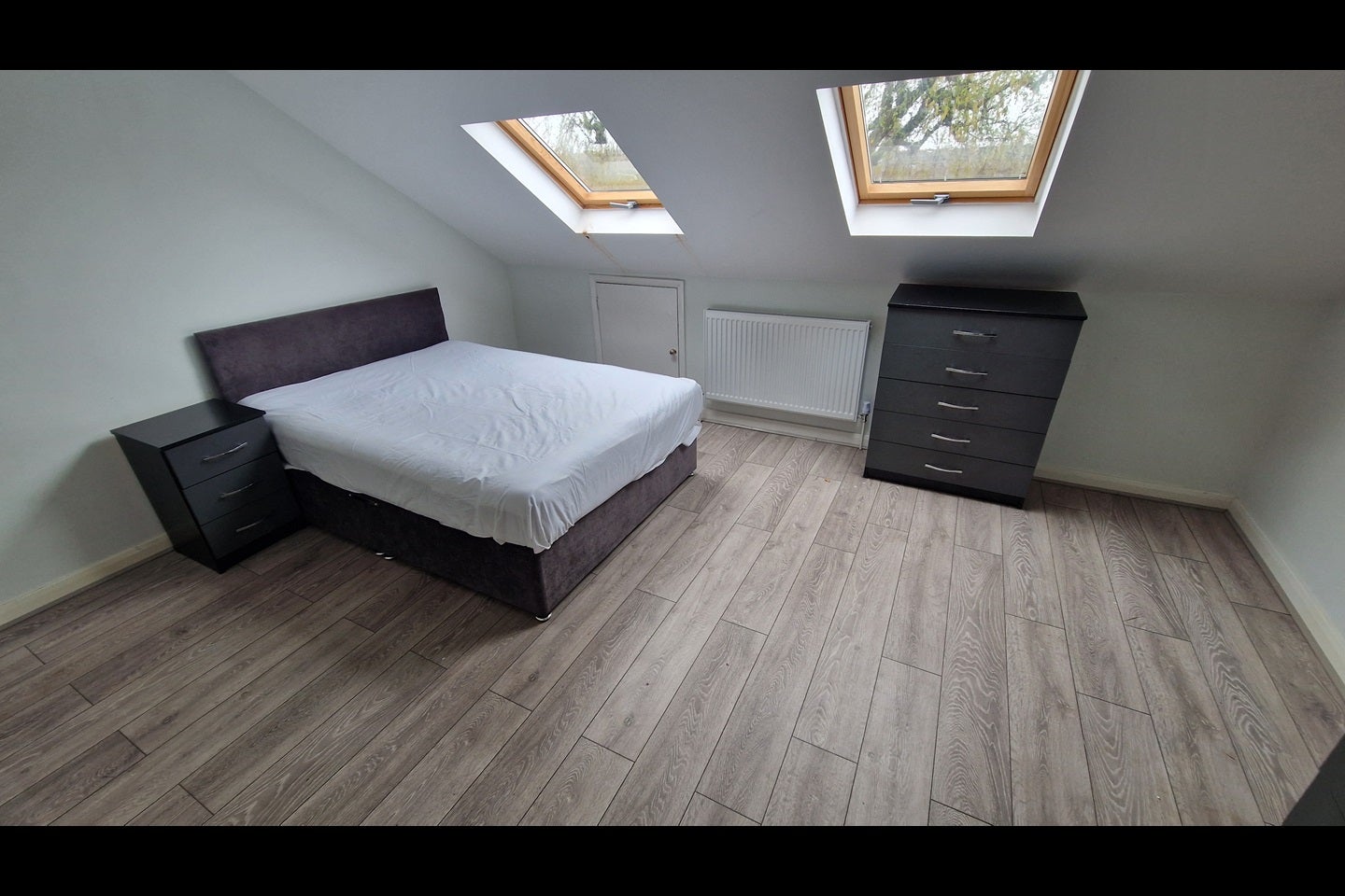 Room Cobham Road in Greater London