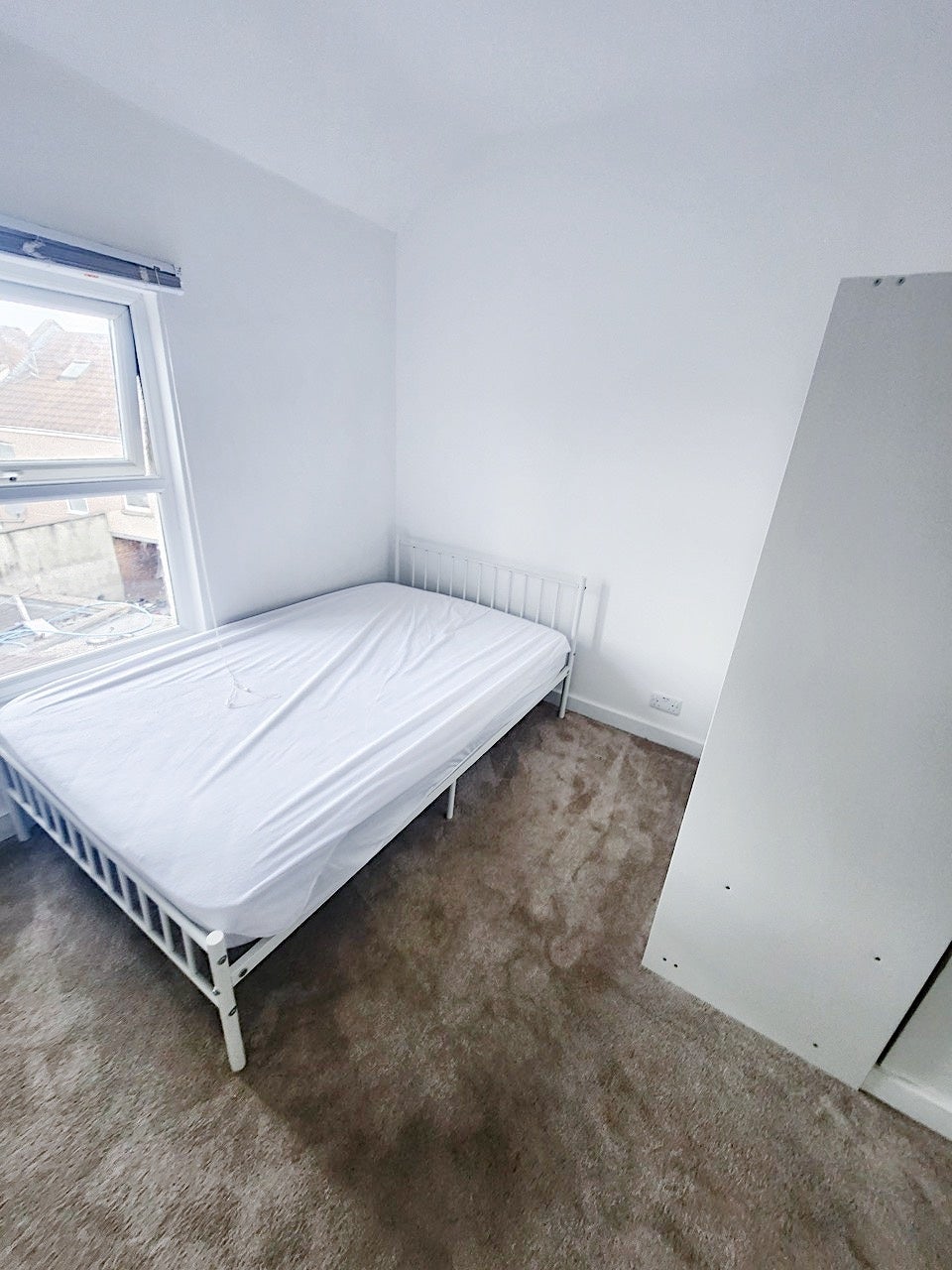 Room Fishponds Road in Bristol