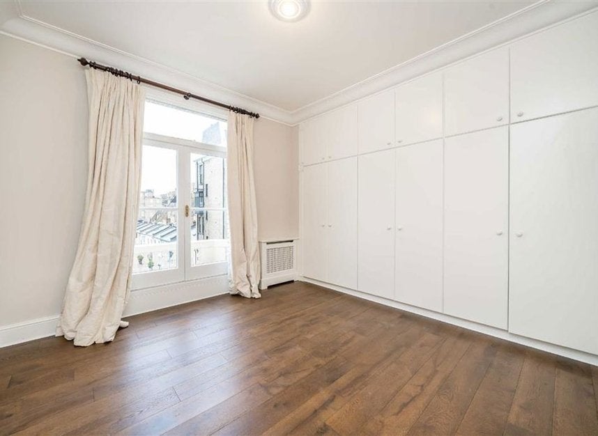 Flat Queen's Gate Place in Greater London