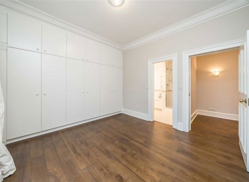 Flat Queen's Gate Place in Greater London