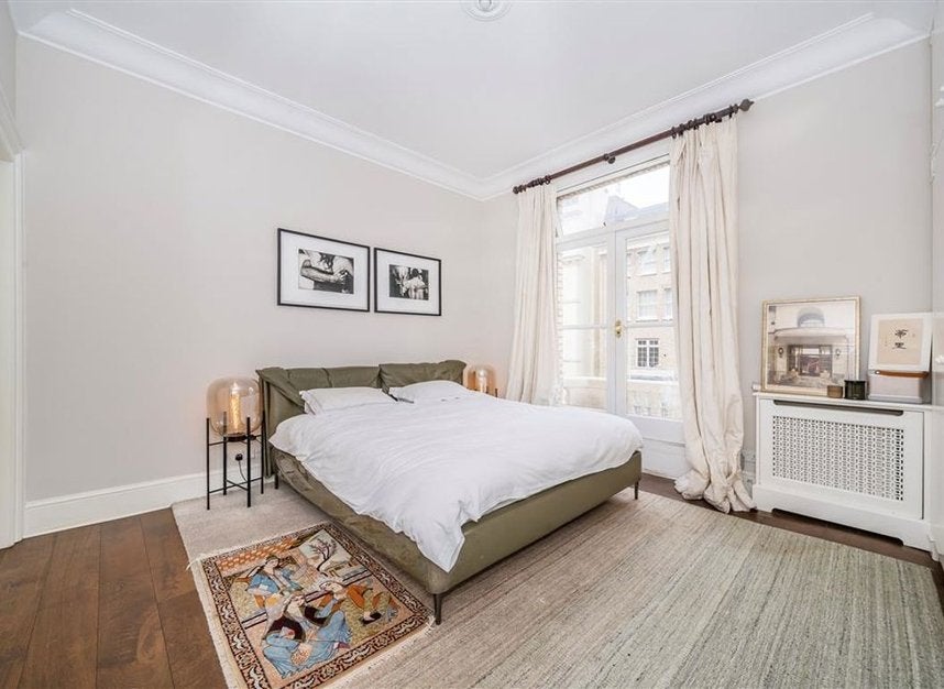 Flat Queen's Gate Place in Greater London