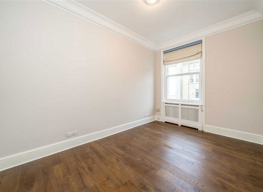 Flat Queen's Gate Place in Greater London