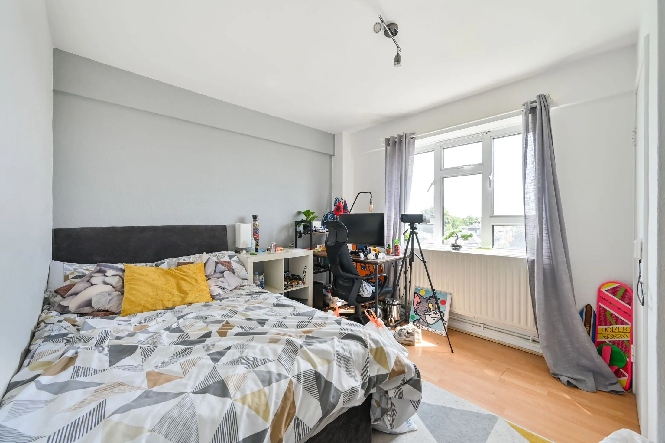 Flat Peter Avenue in Greater London