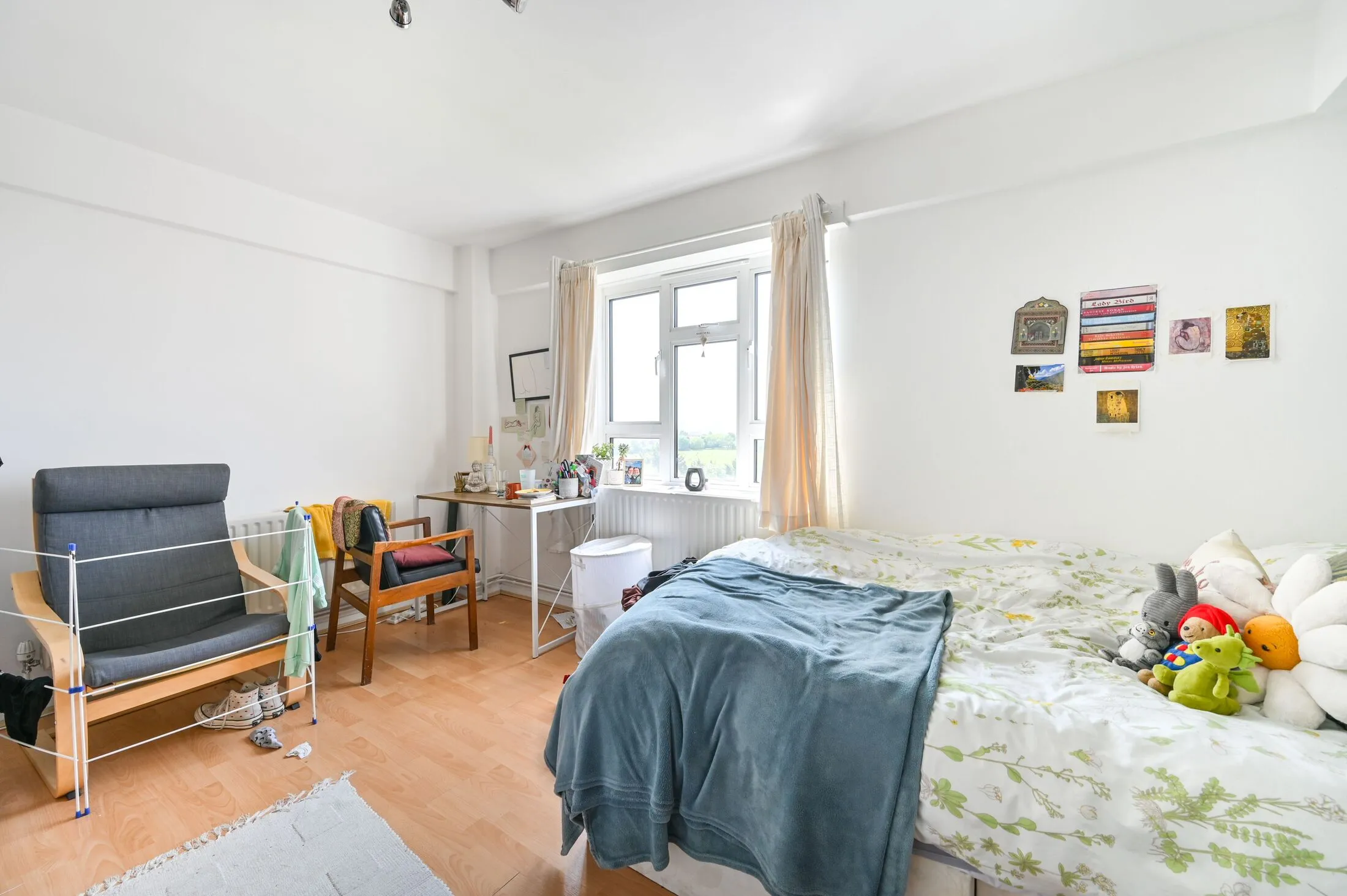 Flat Peter Avenue in Greater London