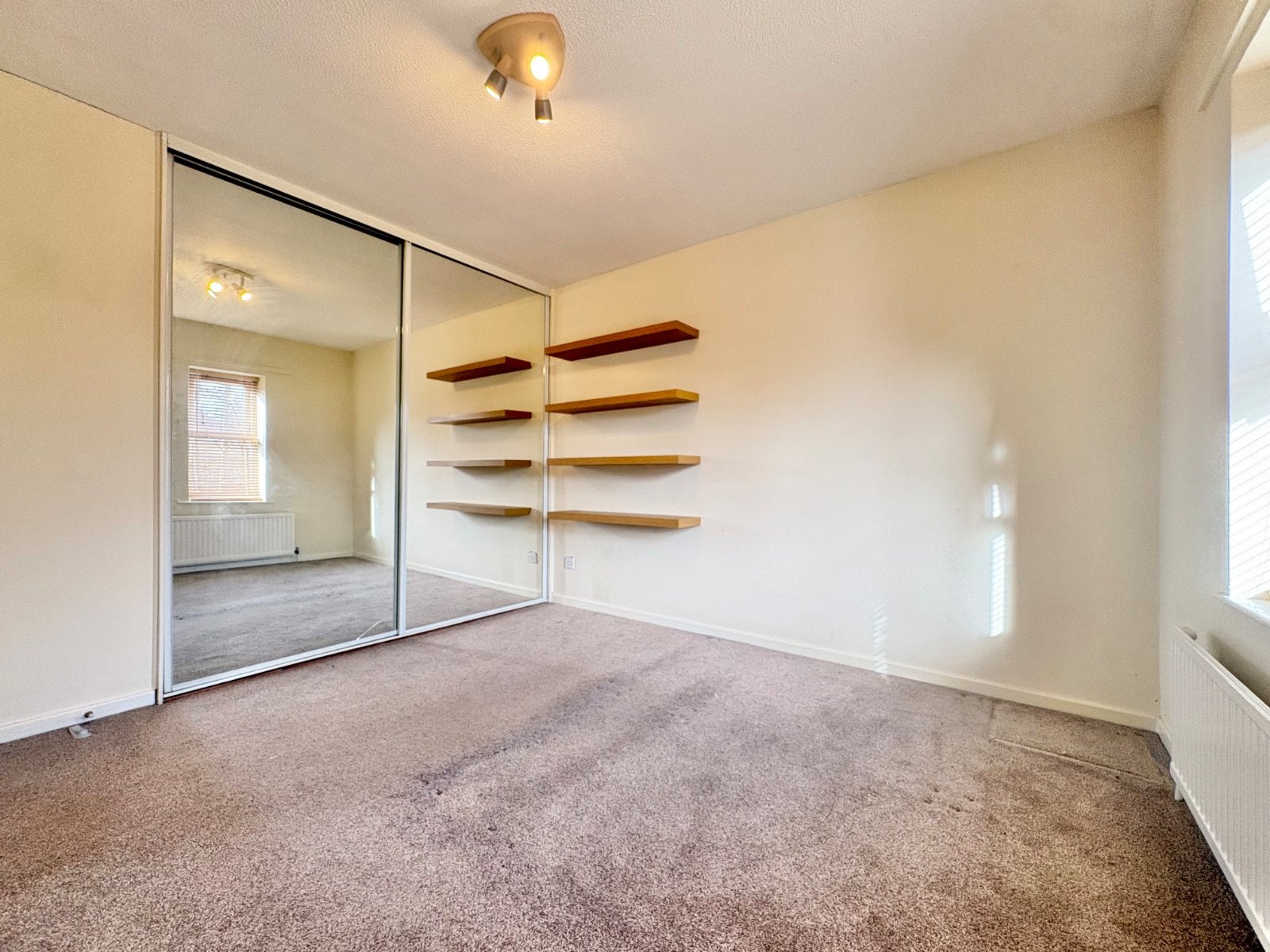 Flat Bridgewater Court in Leeds