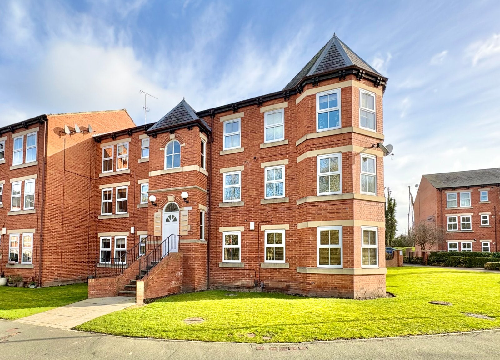 Flat Bridgewater Court in Leeds