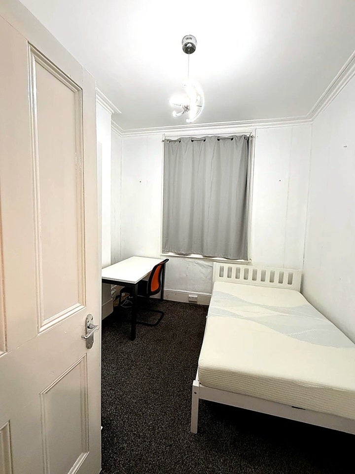 Flat Belgrave Road in City of Westminster