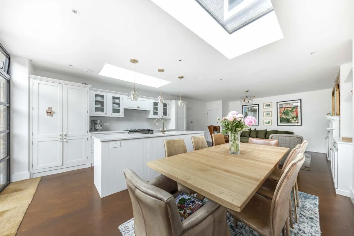 House Weir Road in Greater London