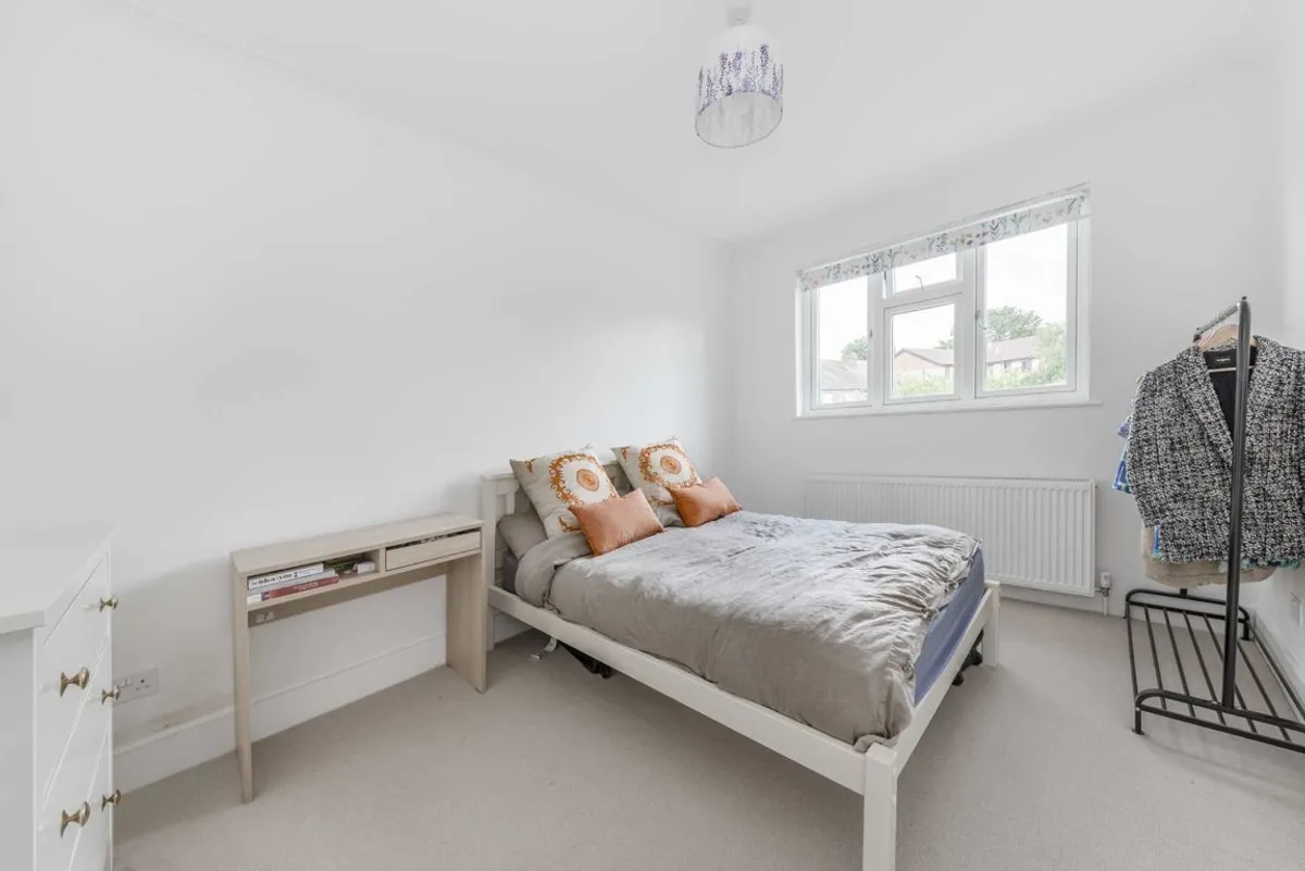 House Weir Road in Greater London