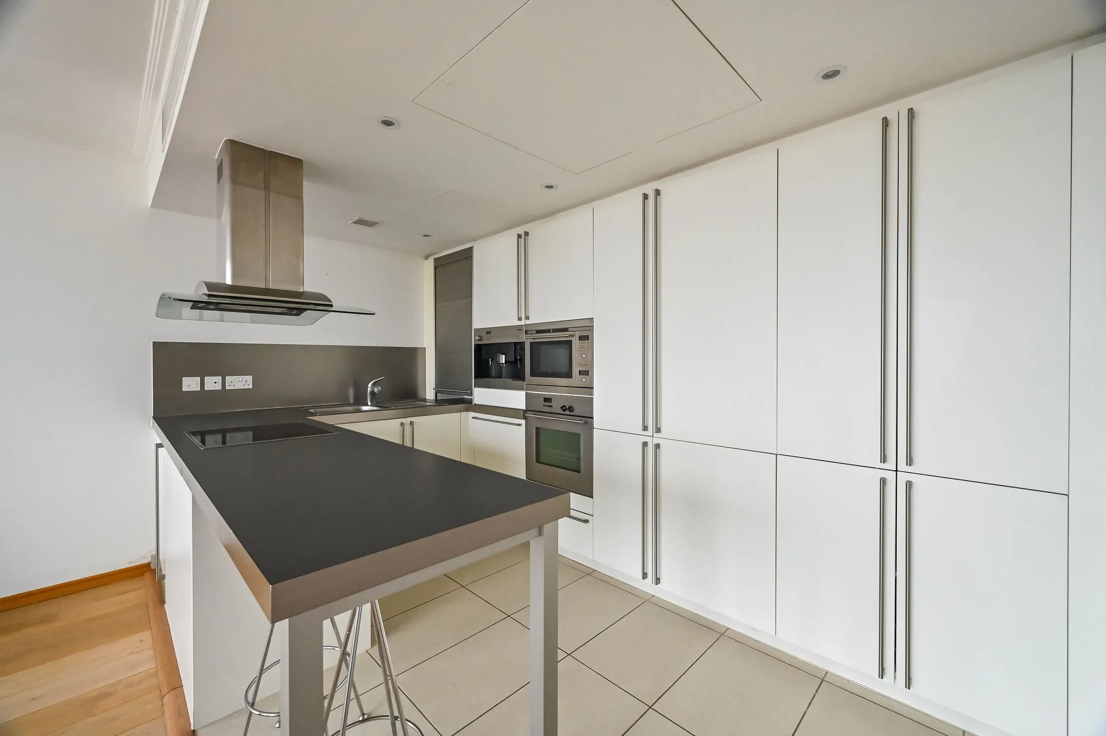 Flat North Quay in Greater London