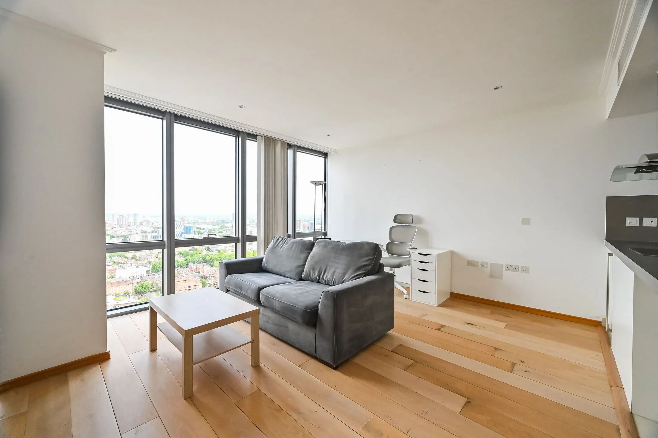 Flat North Quay in Greater London