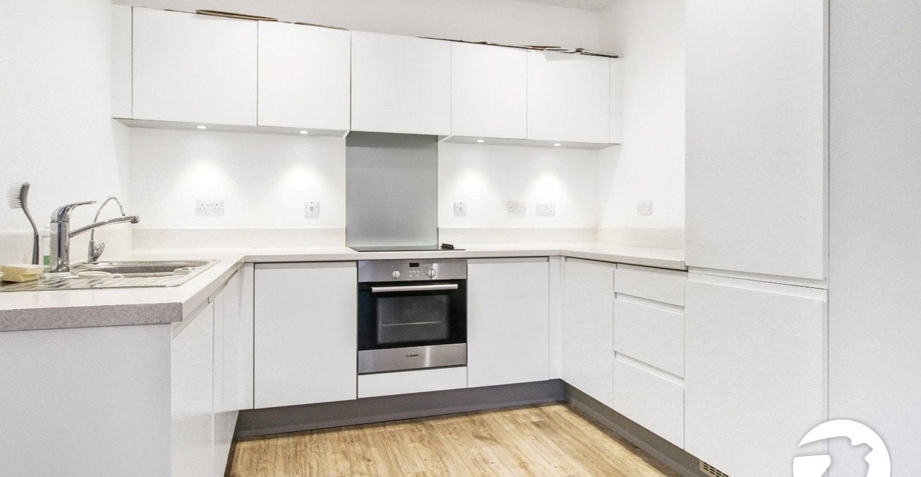 Flat Clovelly Place in Dartford