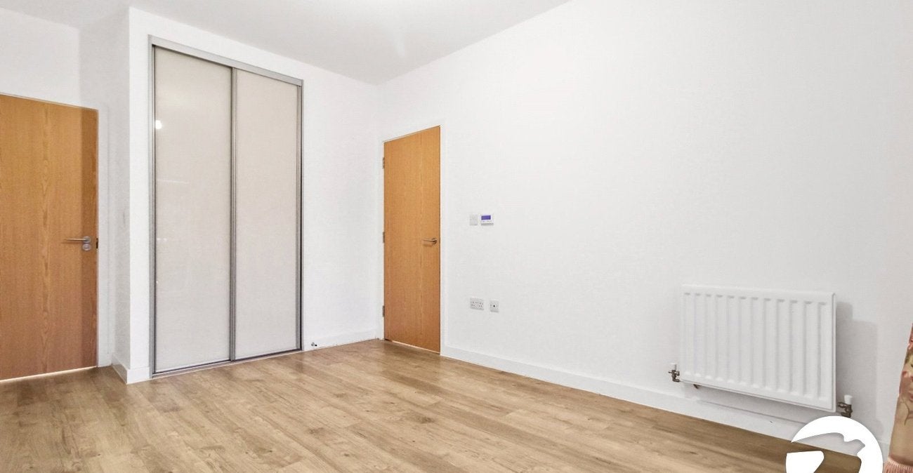 Flat Clovelly Place in Dartford