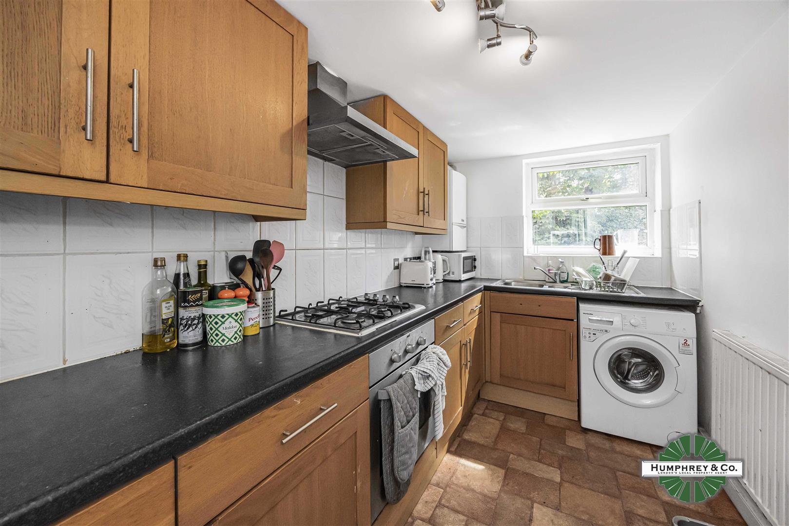 Flat Glenarm Road in Greater London