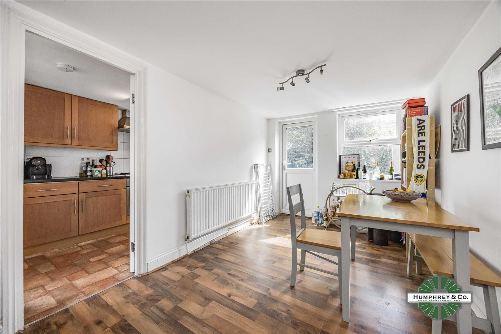 Flat Glenarm Road in Greater London