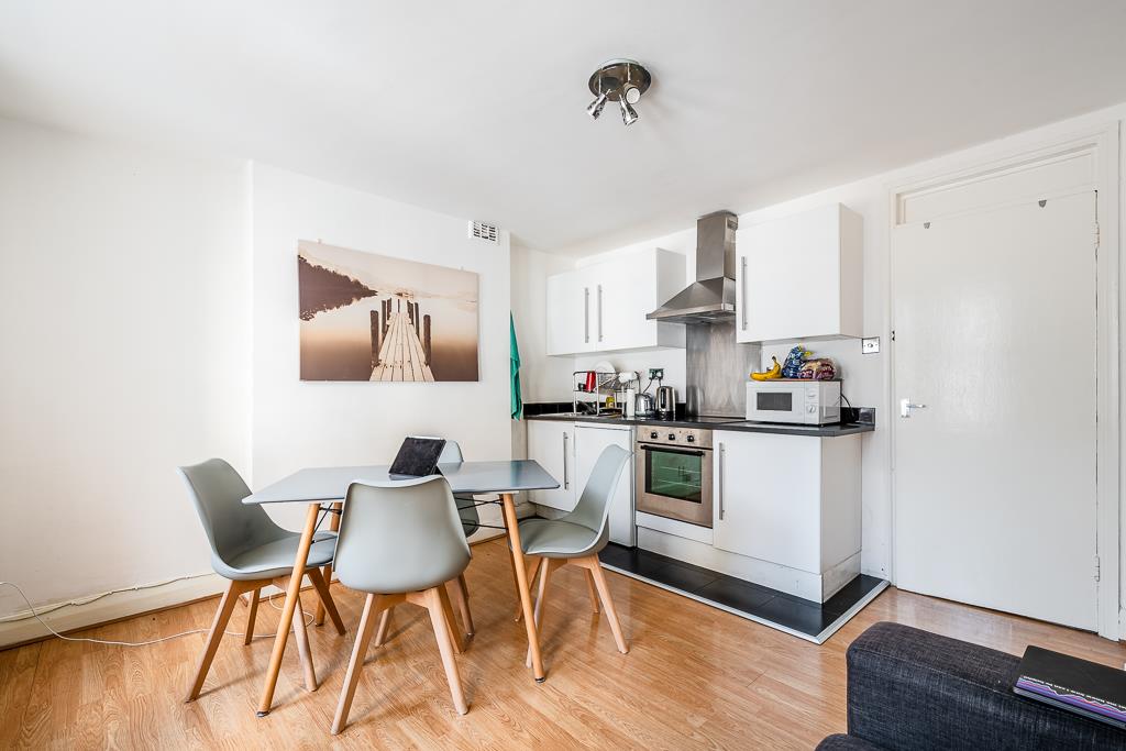 Flat Wicklow Street in Greater London