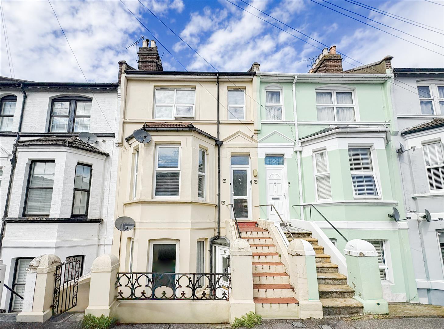 Flat Perth Road in St Leonards