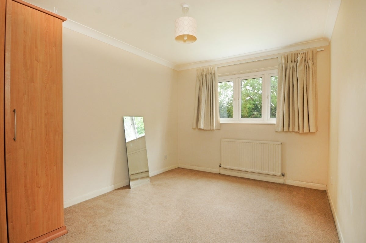 Flat St Leonard's Road in Windsor