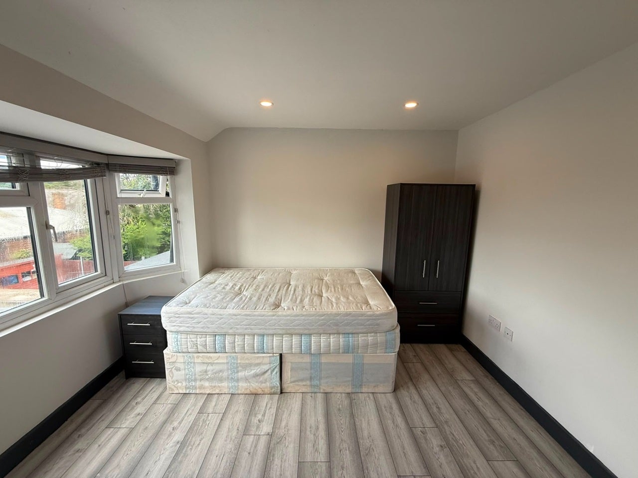 Flat Francis Road in Greater London