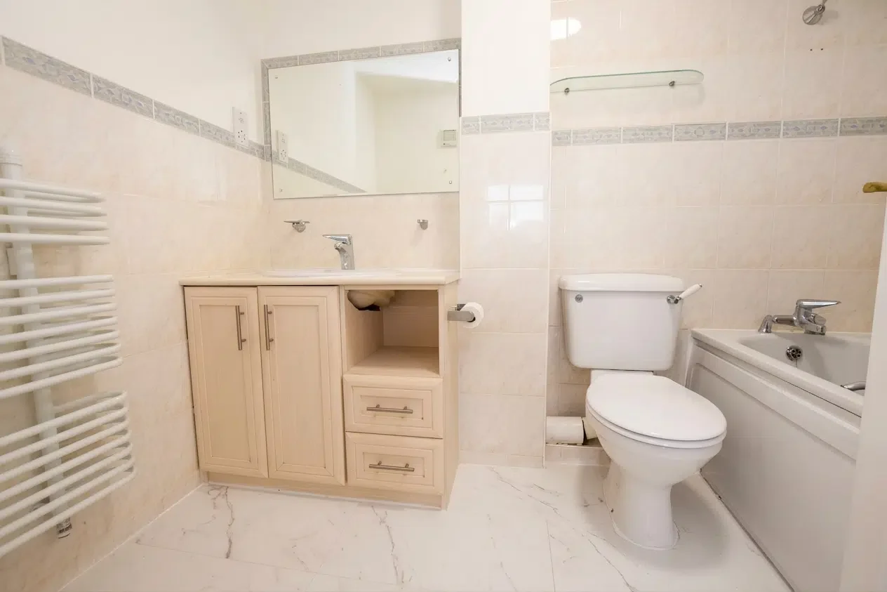 Flat Malthouse Square in Princes Risborough