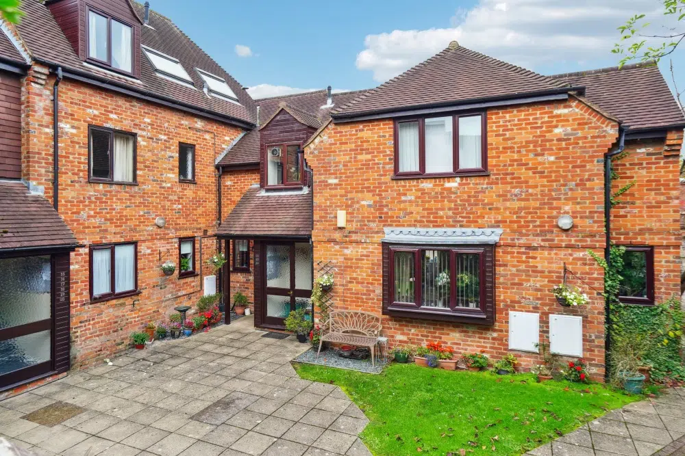Flat Malthouse Square in Princes Risborough