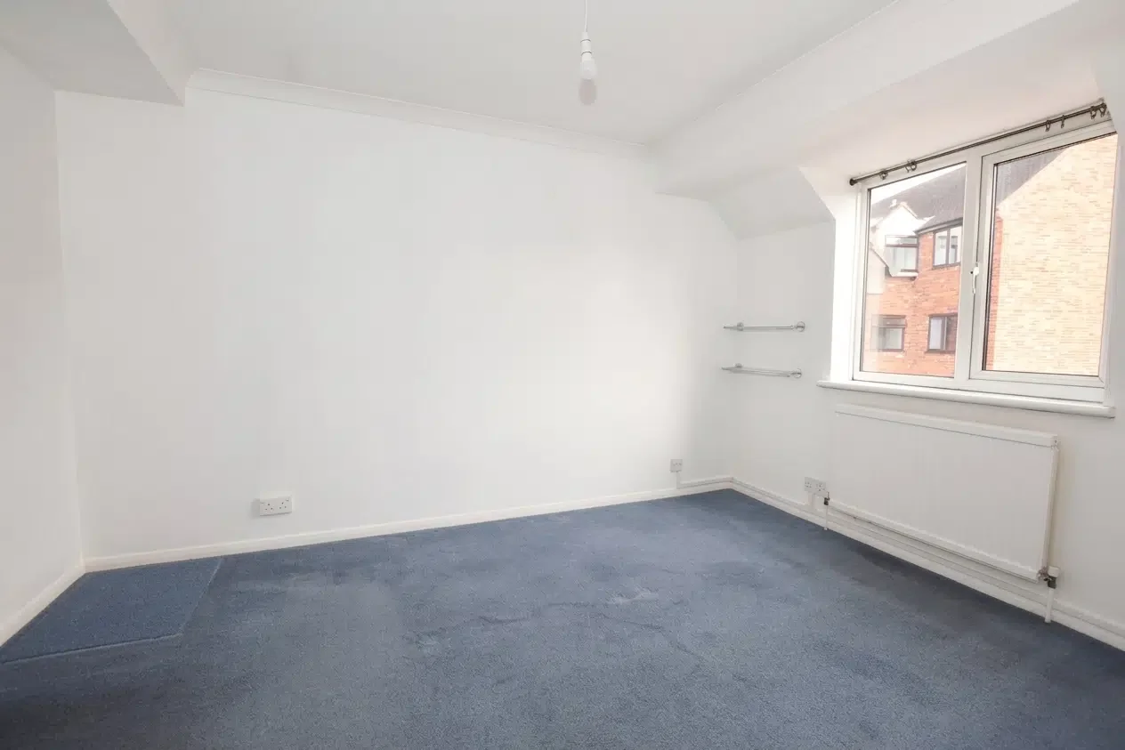 Flat Malthouse Square in Princes Risborough