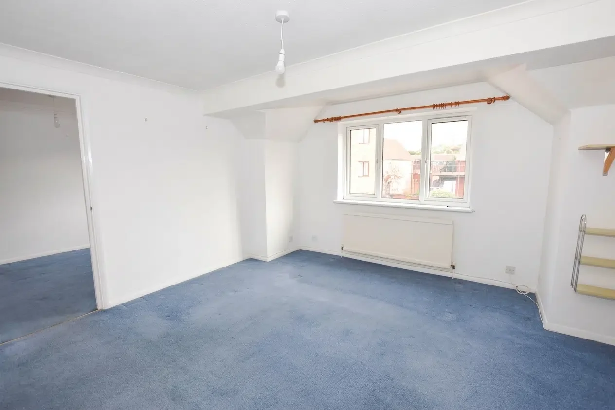 Flat Malthouse Square in Princes Risborough