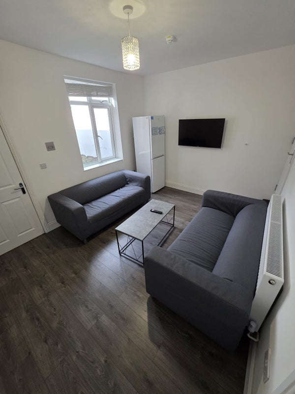 Room Metchley Lane in Birmingham