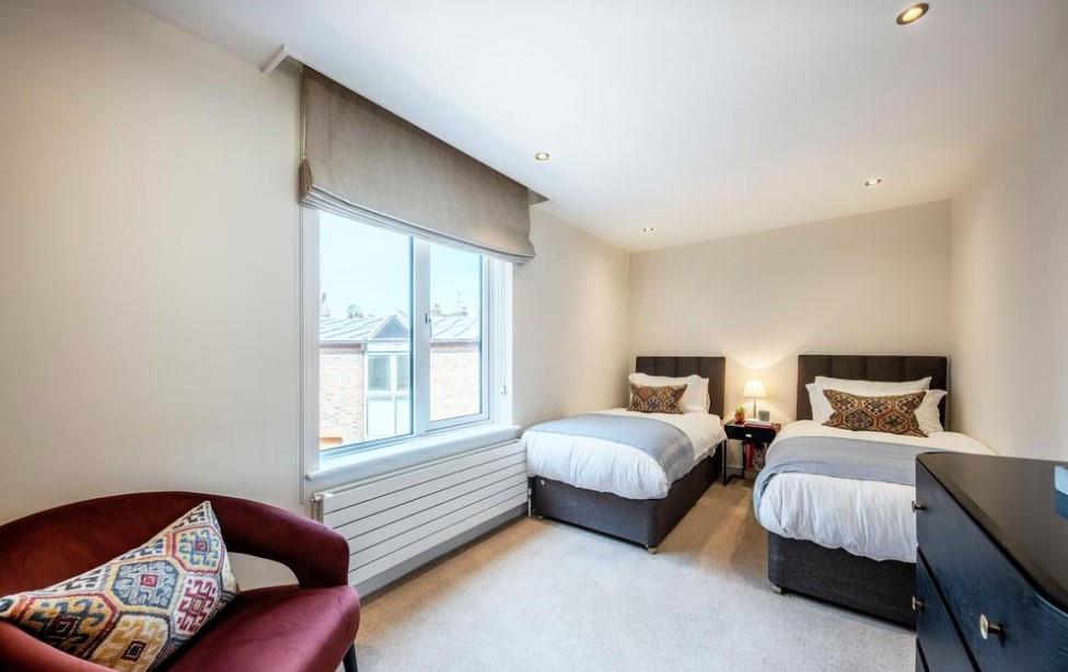 Flat Holbein Place in Greater London