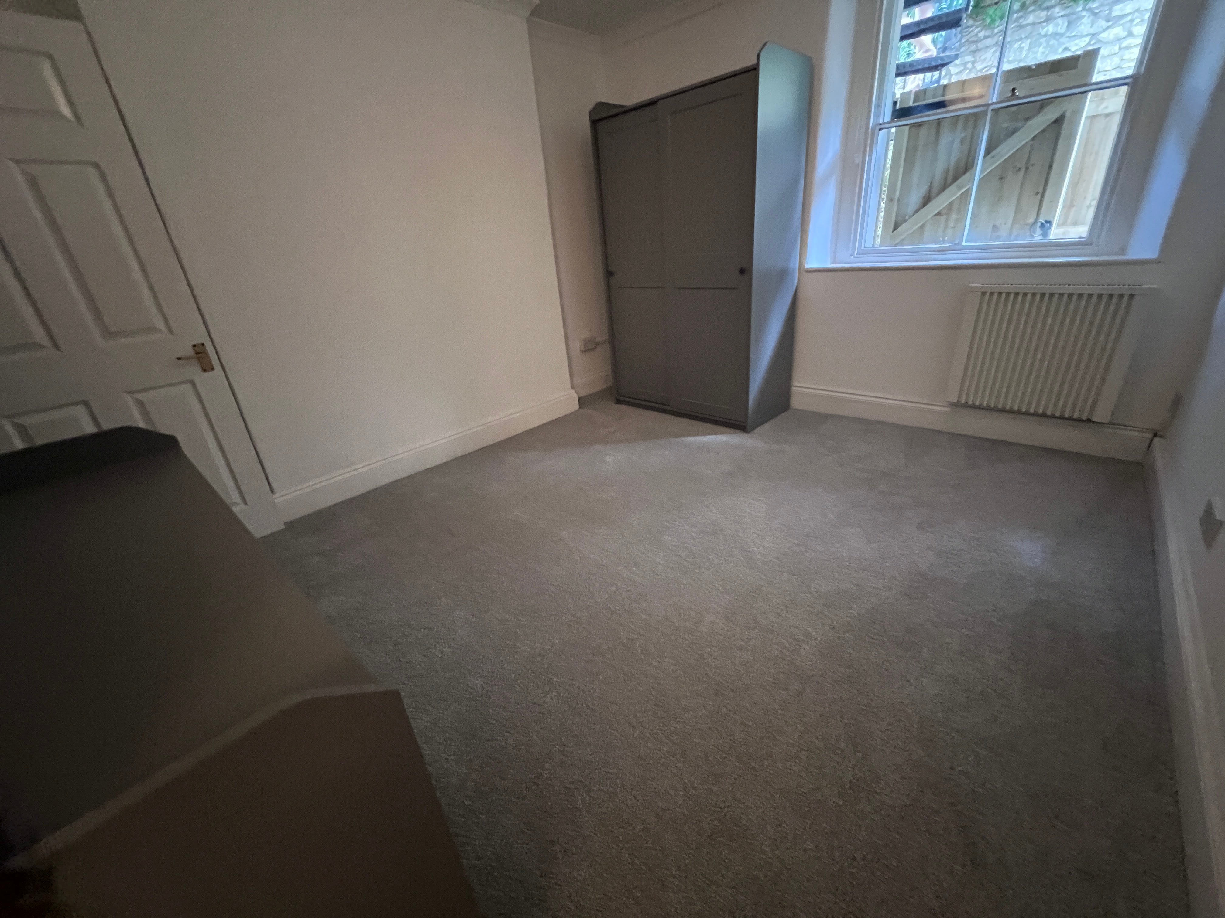 Flat Southleigh Road in Bristol
