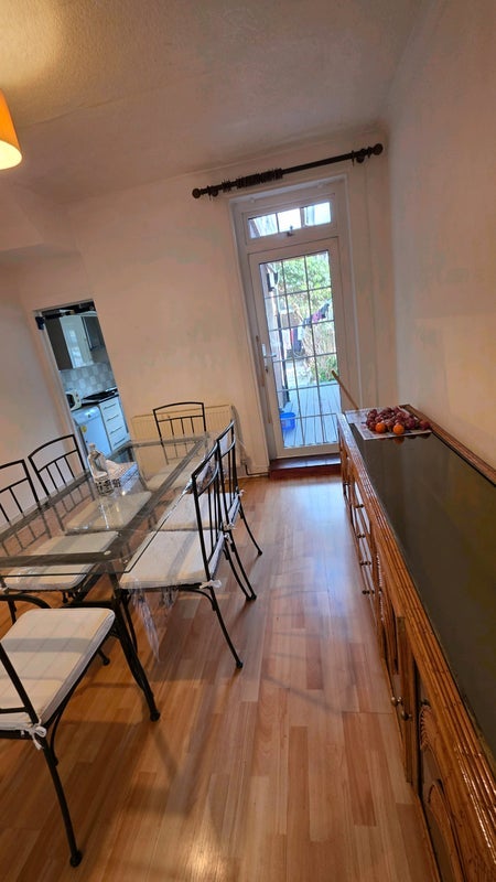 Room Stirling Road in Greater London