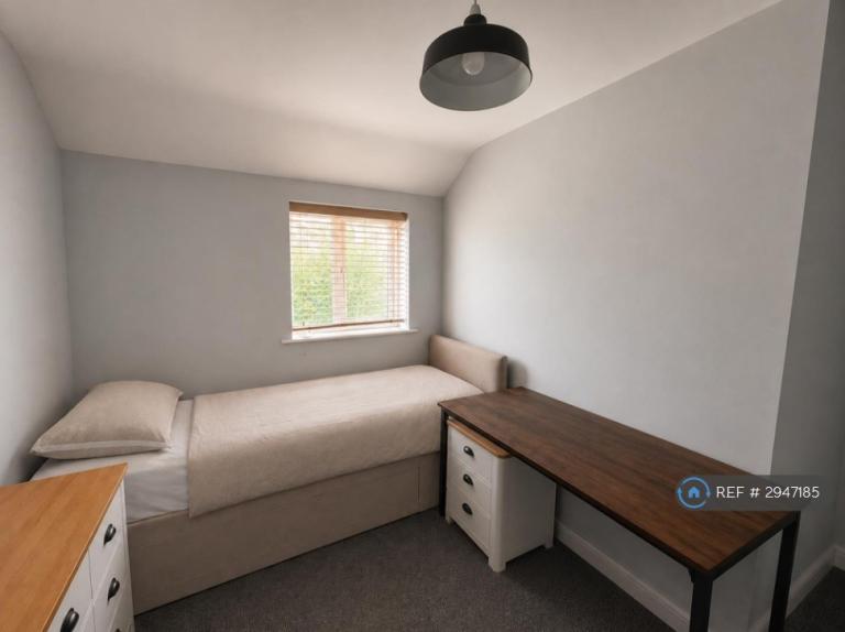 Room Gladstone Street in Ashfield