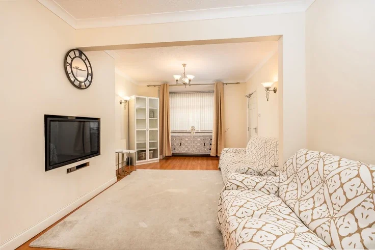Flat Eastbury Road in Watford
