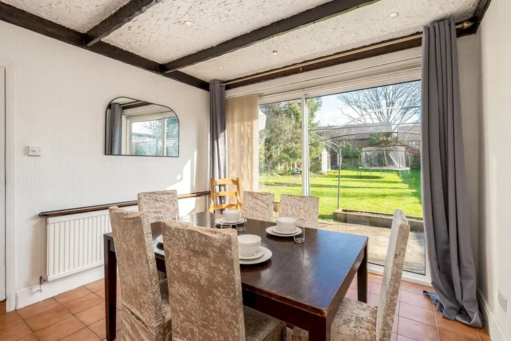 Flat Eastbury Road in Watford