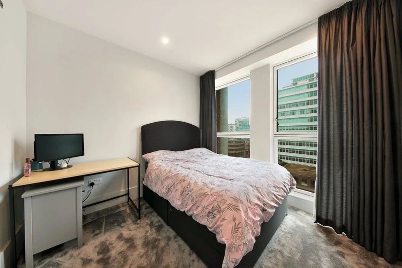 Room High Street in Greater London