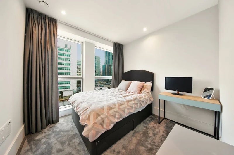 Room High Street in Greater London