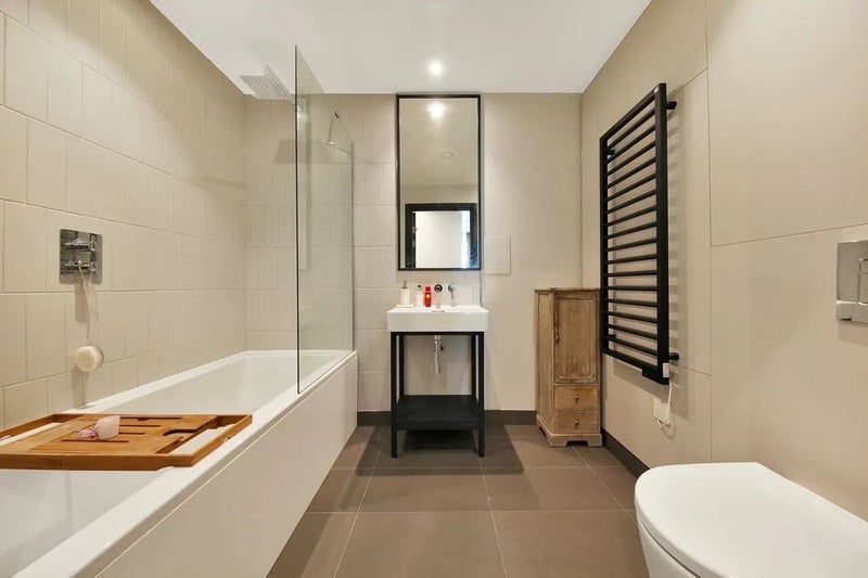 Room High Street in Greater London