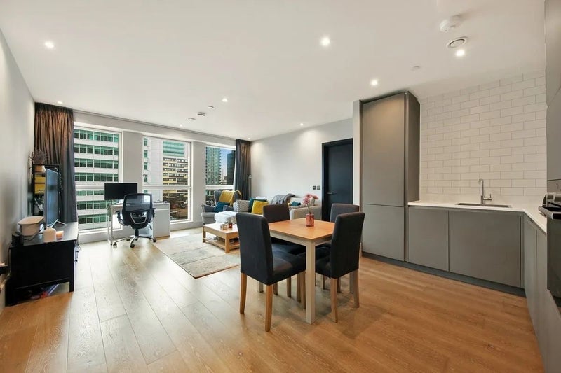 Room High Street in Greater London