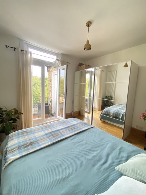 Room Crebor Street in Greater London