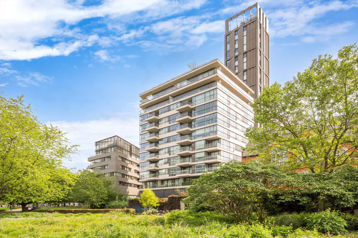 Flat Potters Fields in Greater London