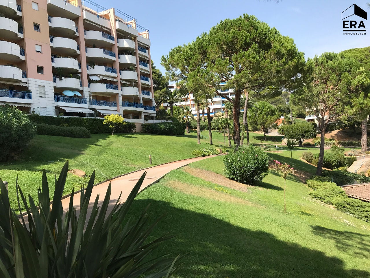 Flat Avenue Pierre de Coubertin in Cannes