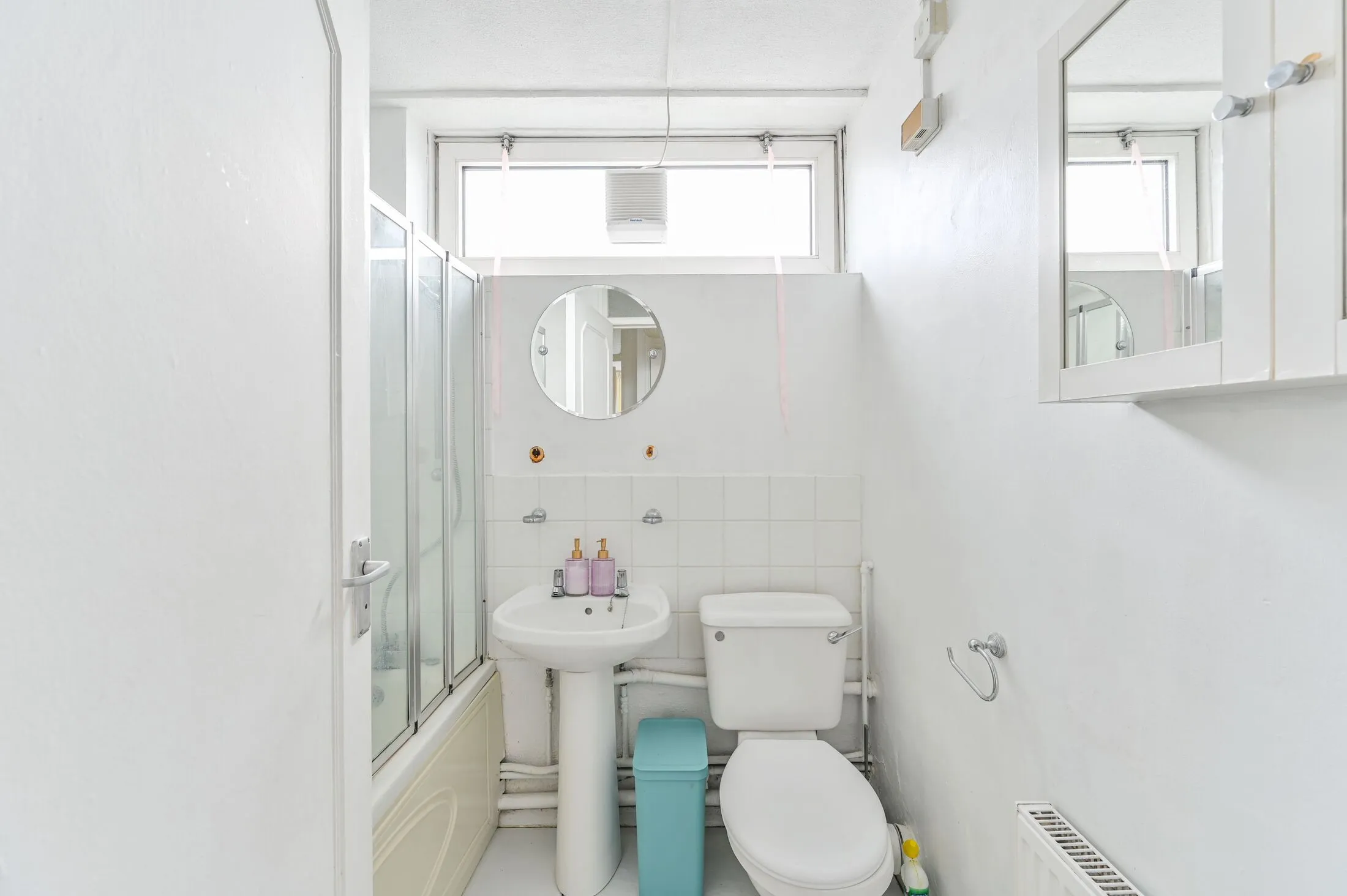 Flat Halston Close in Greater London
