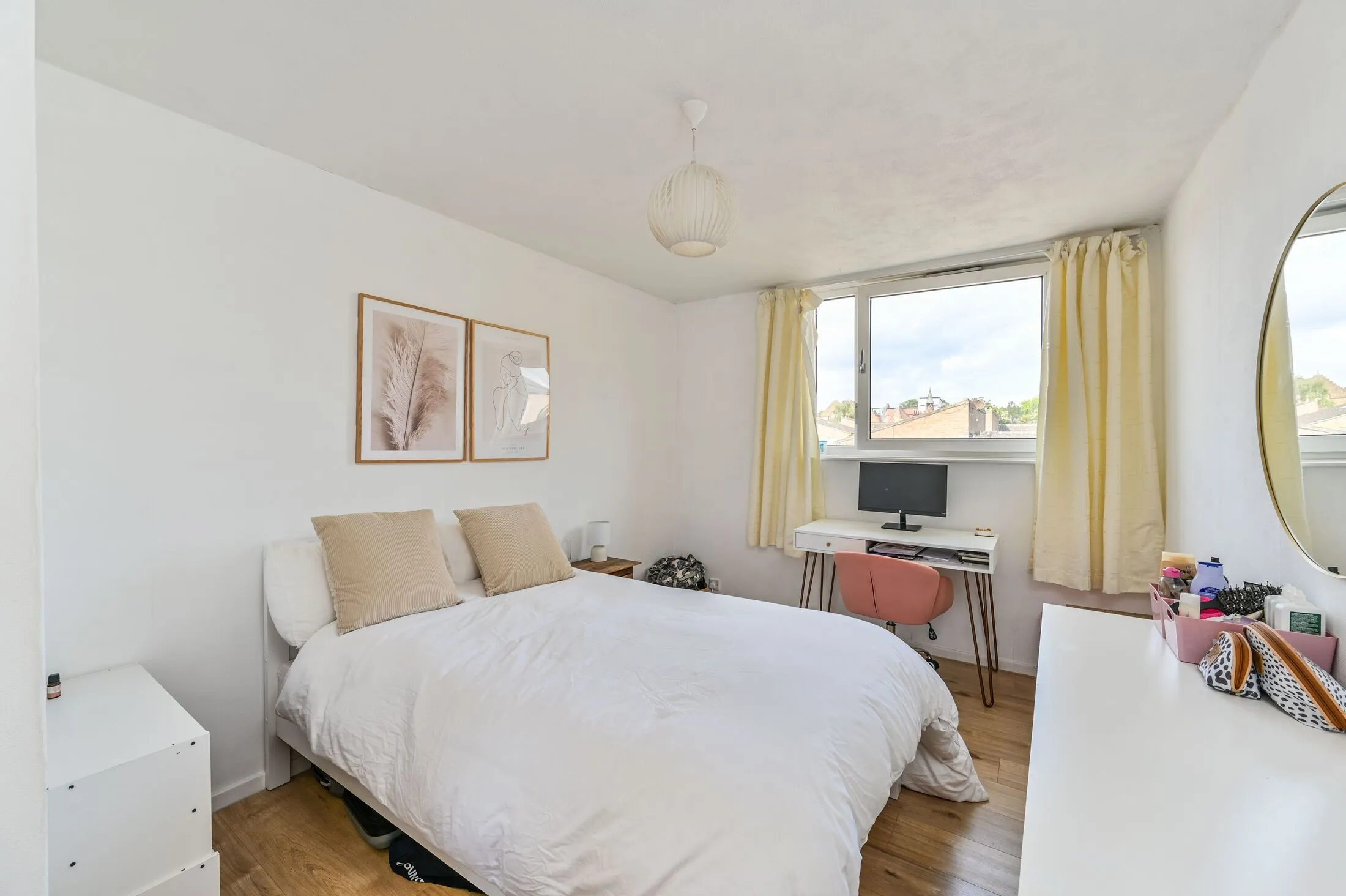 Flat Halston Close in Greater London